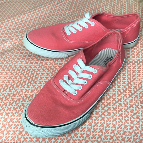 Converse - Picture 3 of 5